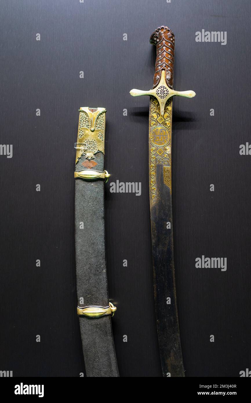 Antica spada ottomana della collezione di armi nel Palazzo Topkapi di Istanbul. Foto Stock