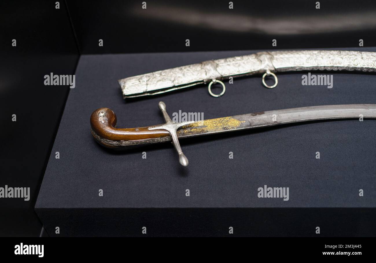 Antica spada ottomana della collezione di armi nel Palazzo Topkapi di Istanbul. Foto Stock