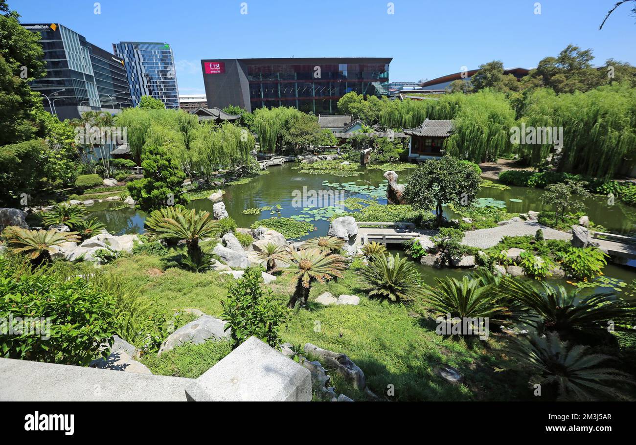 Paesaggio con lo stagno - Chinese Garden, Sydney Foto Stock