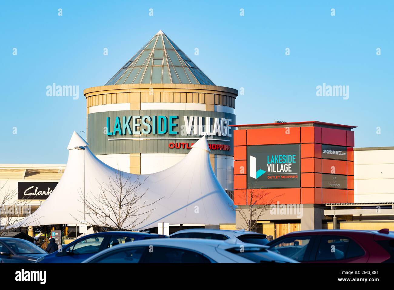 Lakeside Village Outlet Shopping Centre, Doncaster, South Yorkshire, Inghilterra, Regno Unito Foto Stock