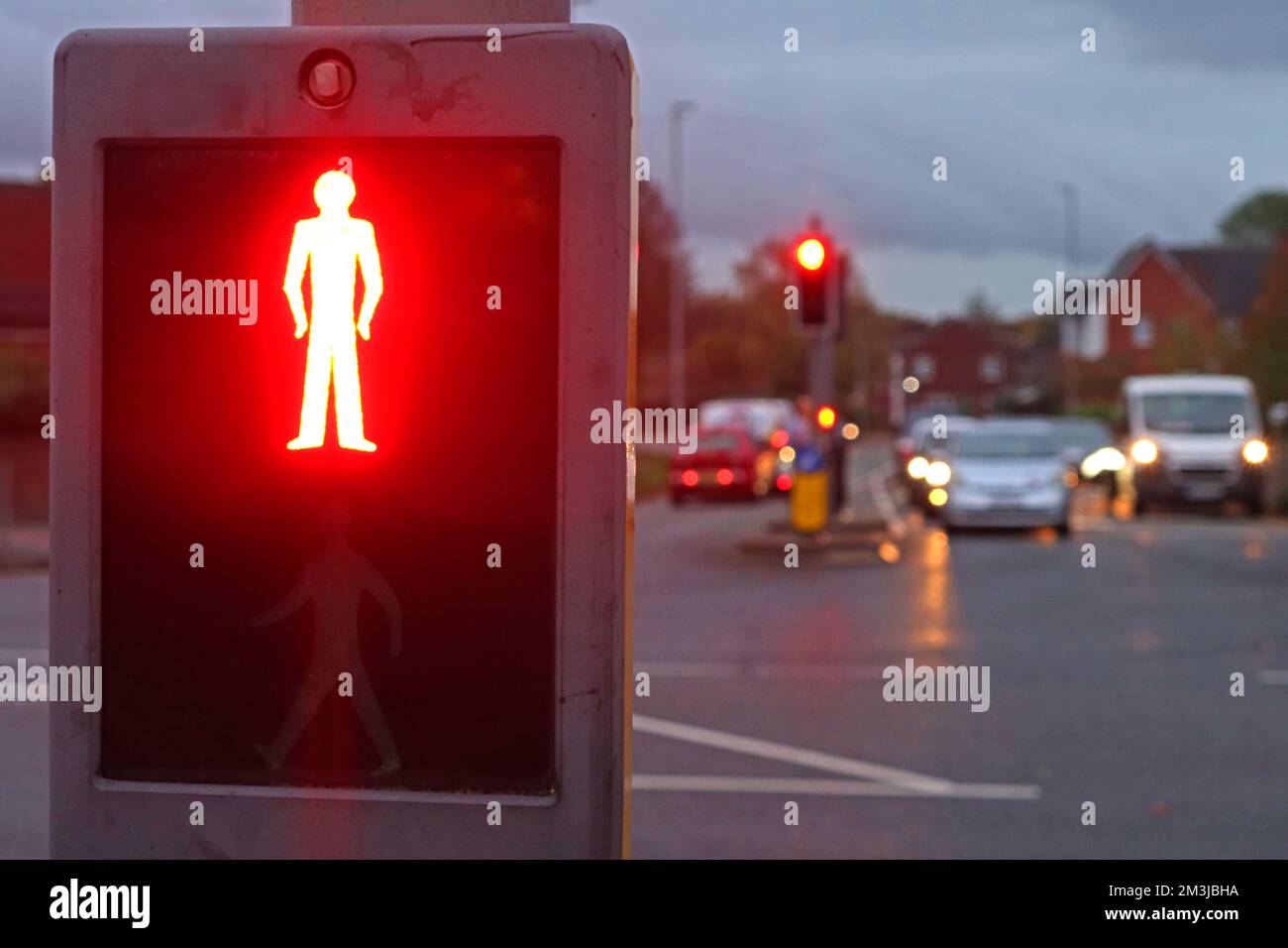 Red Man mostra su Pelican Crossing, Warrington, Cheshire, Inghilterra, Regno Unito - non attraversare il segnale Foto Stock