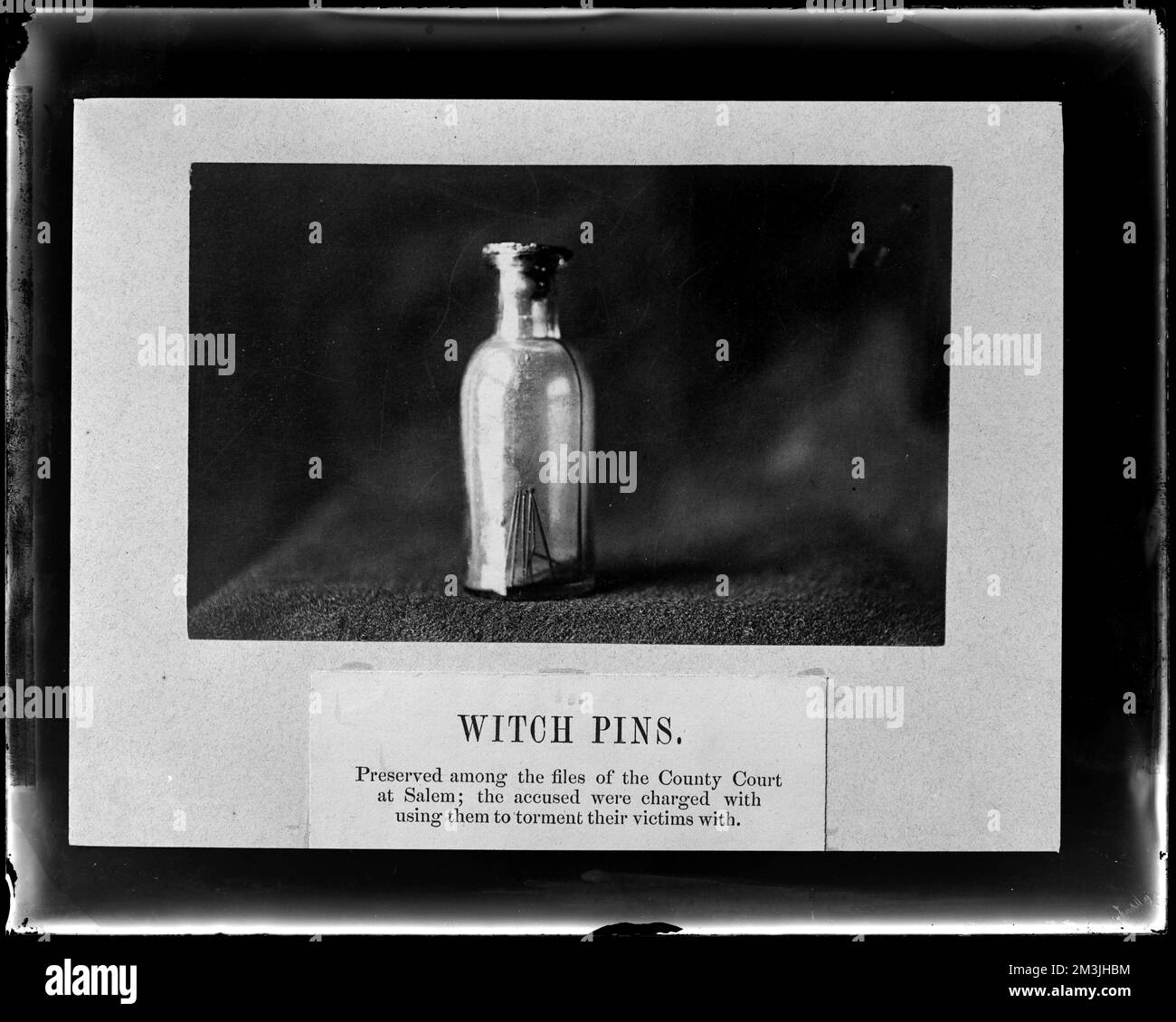 Oggetti, spille di strega, stregoneria, spille & aghi, riproduzioni. Frank Cousins Collezione di negativi in lastra di vetro Foto Stock