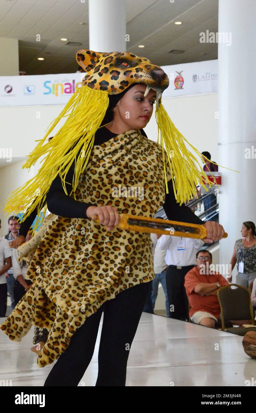 Ballerini folklorico a Mazatlan, Messico Foto Stock