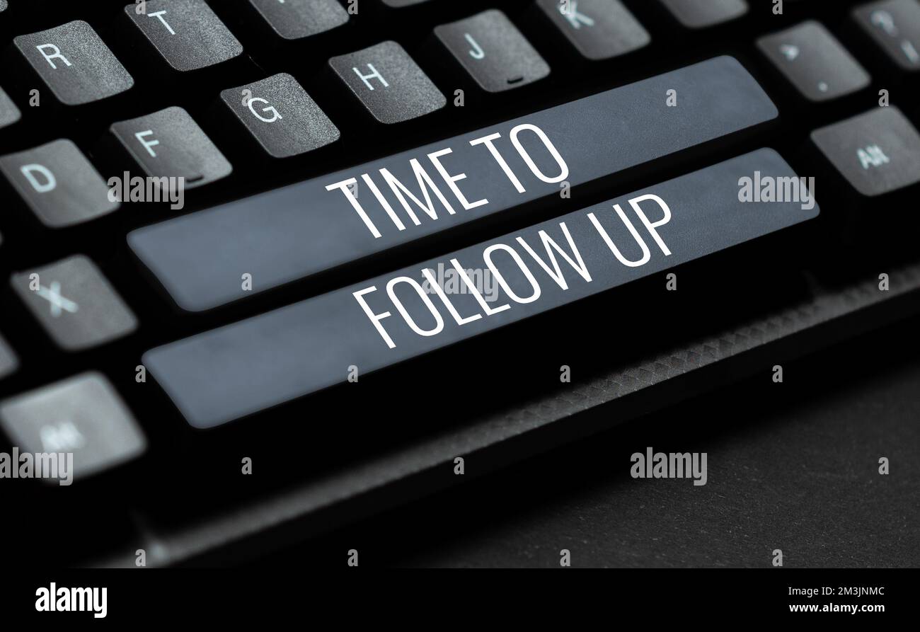 Testo che mostra il tempo di ispirazione per il follow-up. Parola scritta su richiesta dell'attività precedente o continuazione delle informazioni Foto Stock