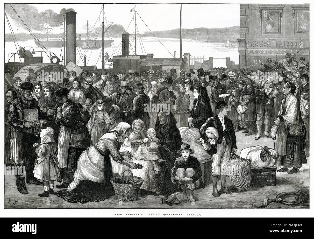 Una grande folla di emigranti irlandesi si radunano al porto di Queenstown pronti a partire per una nuova vita in America. Data: 1874 Foto Stock