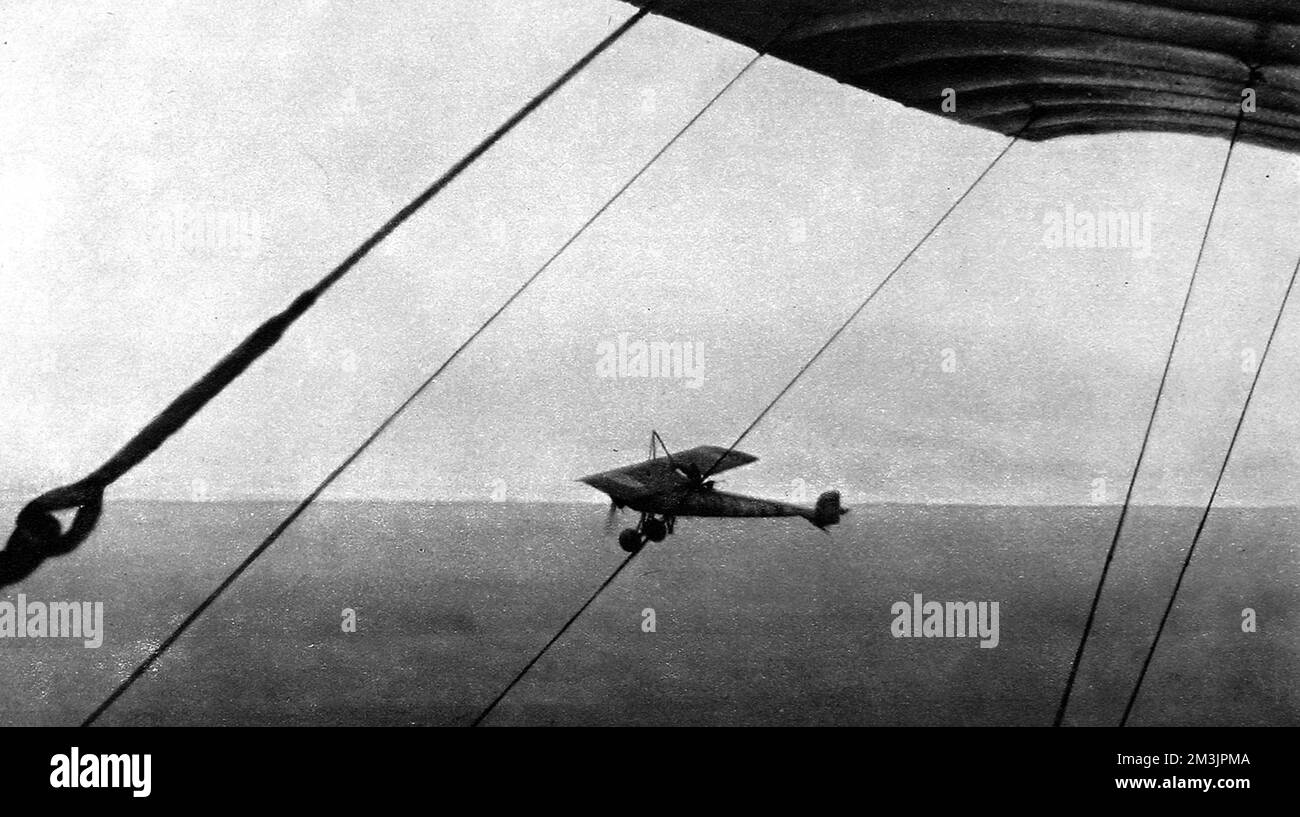 Aviatori che inseguono il nemico Foto Stock