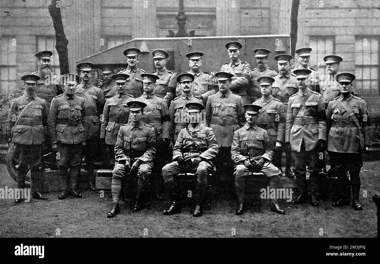 Plotoni del dipartimento di ambulanza della Guardia Nazionale di San Bartholomews Hospital. Data: 1915 Foto Stock