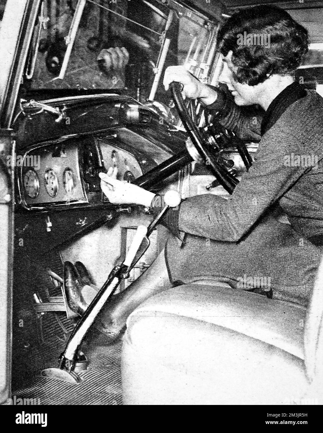 Autoradio montata sul cruscotto dell'auto Foto Stock