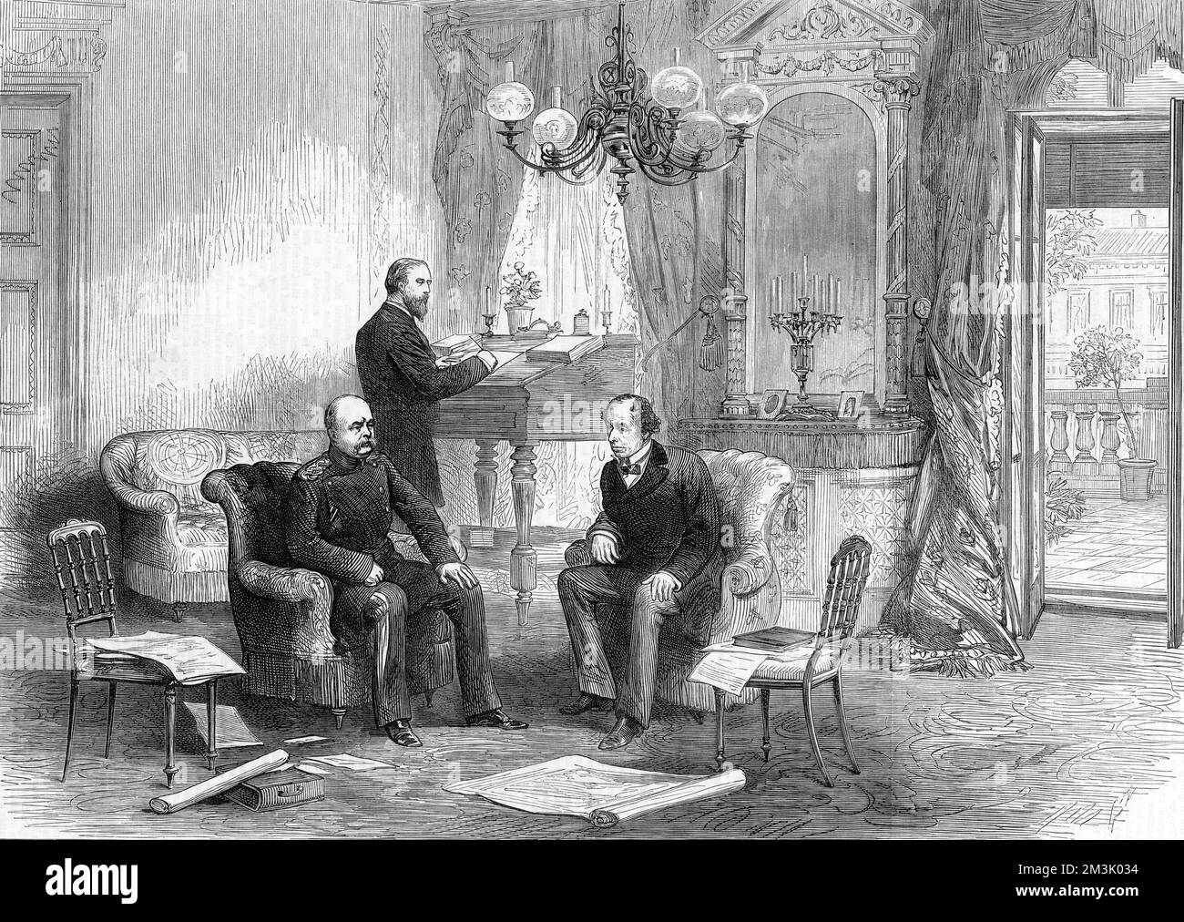 Il principe otto Edward Leopold von Bismarck (a sinistra, seduto) e Benjamin Disraeli (a destra, seduto) in discussione al Kaiserhof Hotel, Berlino. Diplomatici e leader britannici, russi e turchi hanno partecipato al Congresso di Berlino durante l'estate del 1878 per trovare una soluzione pacifica all'aumento delle tensioni nella regione turca. 1881 Foto Stock
