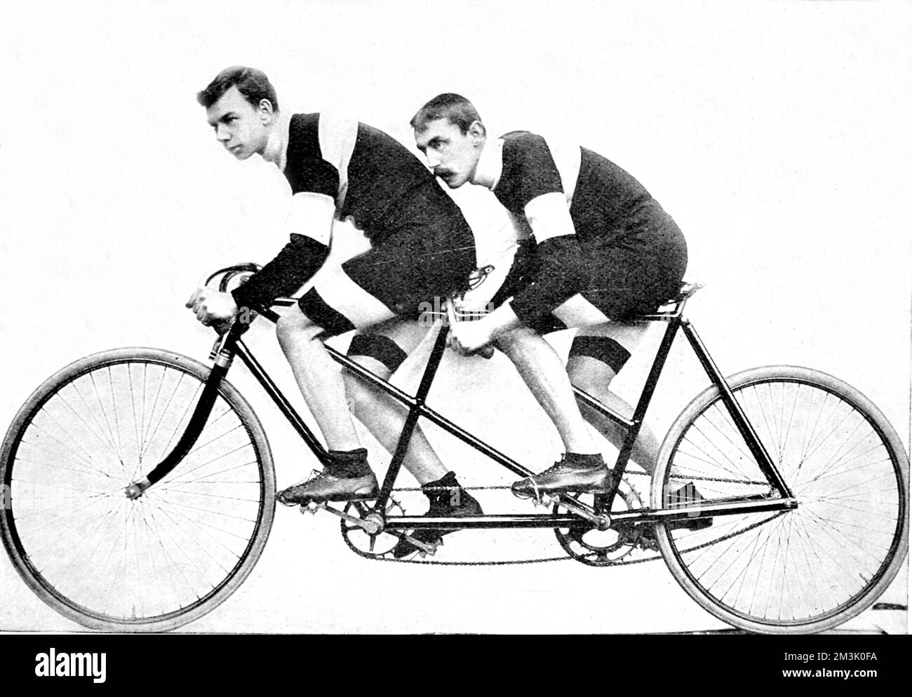 Fotografia di S.B. McGregor e G.A. Nelson (a destra), i detentori del One Hour's Record Tandem per tutti i tipi di cicli, raffigurato nel 1897. La coppia ha percorso una distanza di 31 miglia 610 iarde in 60 minuti. Foto Stock