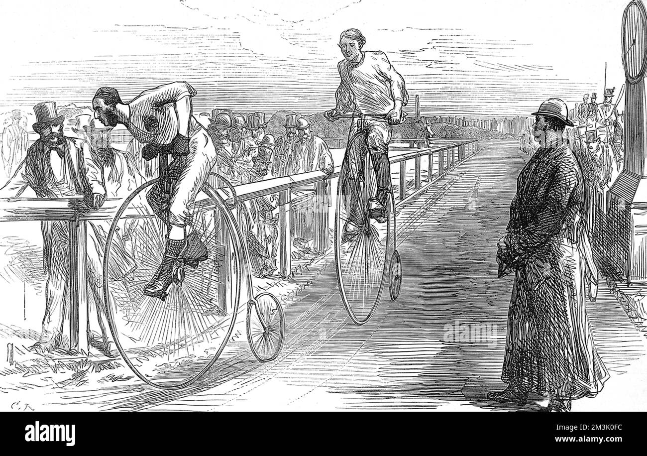 Gara tra G.P. Merlano (a sinistra) e G.N. Keith-Falconer, i migliori due ciclisti dilettanti del giorno, per un percorso di 25 km presso il Lillie-Bridge Grounds, Londra, gennaio 1875. Il merlano ha vinto la gara di 11 secondi, in poco più di 1 ora e 41 minuti, per aggiudicarsi una Silver Cup da 20. Entrambi i ciclisti stavano cavalcando biciclette 'Penny Farthing' o 'Ordinary', che erano più popolari tra il 1871 e il 1885. 1875 Foto Stock