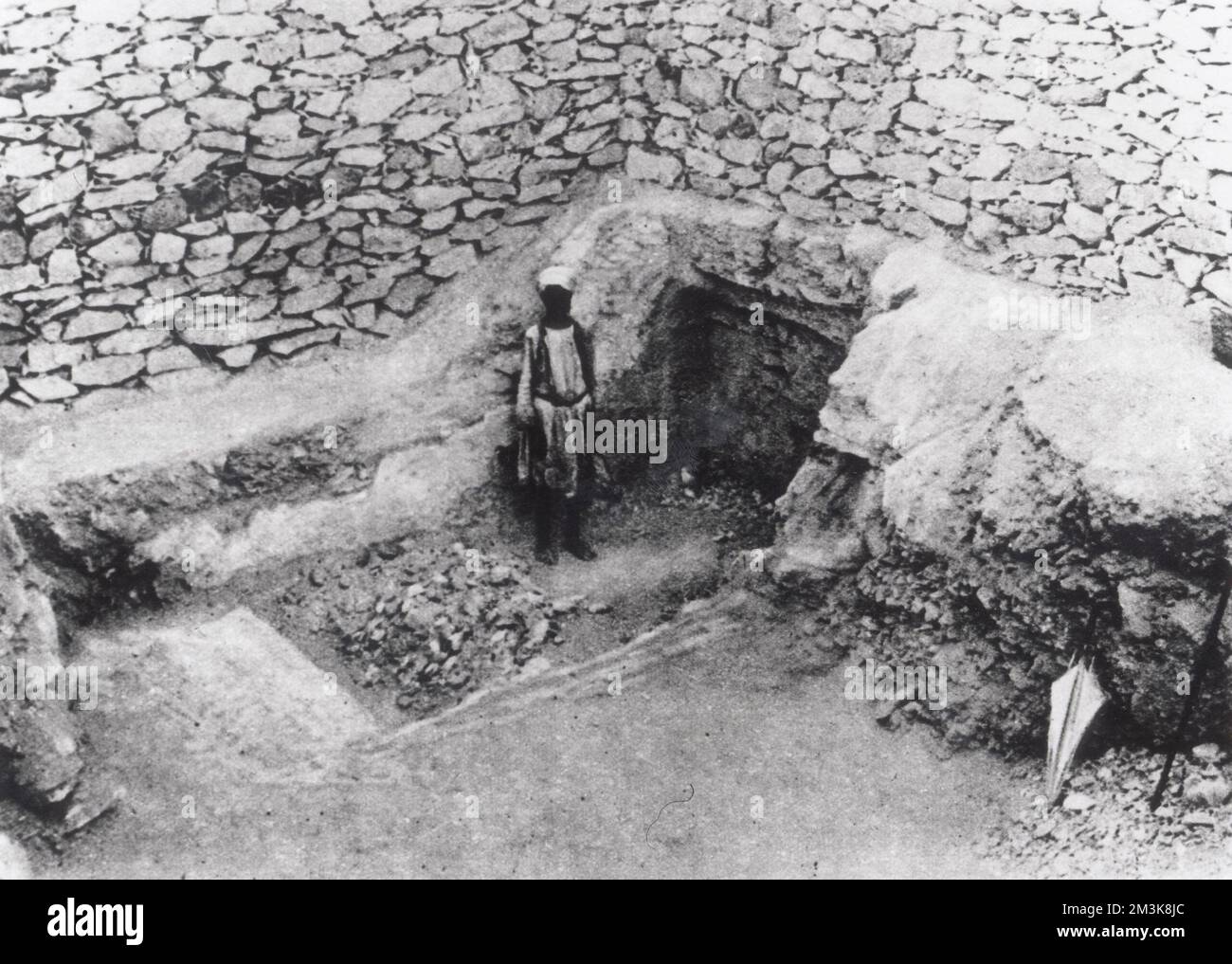 Questa fotografia mostra il "Step Cut in the Rock" che ha portato il signor carter alla scoperta della Tomba di Tutankhamon. Data: 6th gennaio 1923 Foto Stock