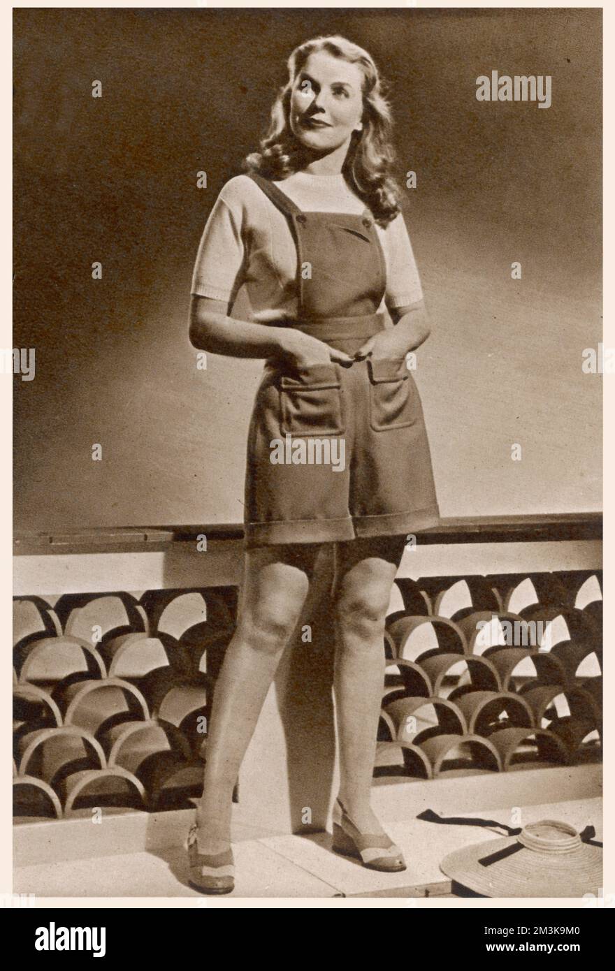 La tuta da gioco è l'ultima novità dei nostri stilisti inglesi. 1946 Foto Stock