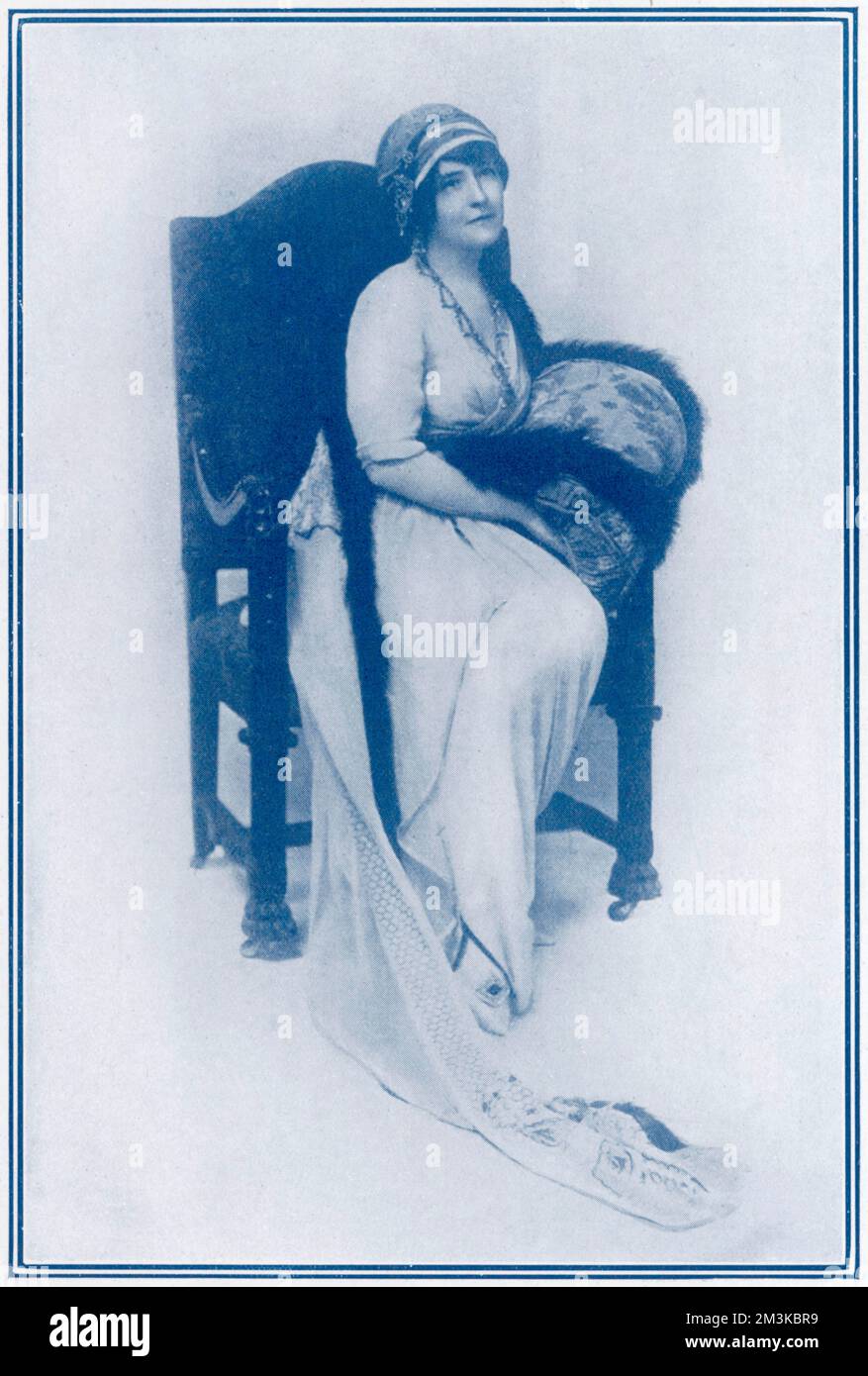 Lucy Christiana, Lady Duff Gordon, un designer di moda leader meglio conosciuto con il suo nome professionale, 'Lucile'., creatore del cosiddetto 'abito emotivo'. Lei e suo marito, Sir Cosmo Duff-Gordon, erano sopravvissuti al Titanic. Sorella dello scrittore, Elinor Glyn. Data: 1913 Foto Stock