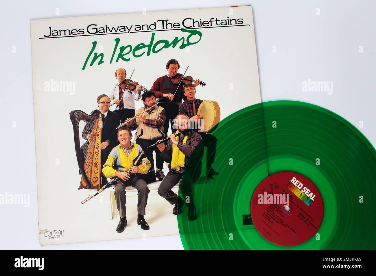 L'artista folk, mondiale e country James Galway e l'album musicale The Chieftains su disco LP con dischi in vinile. Intitolato: James Galway e i Chieftains in Irlanda Foto Stock
