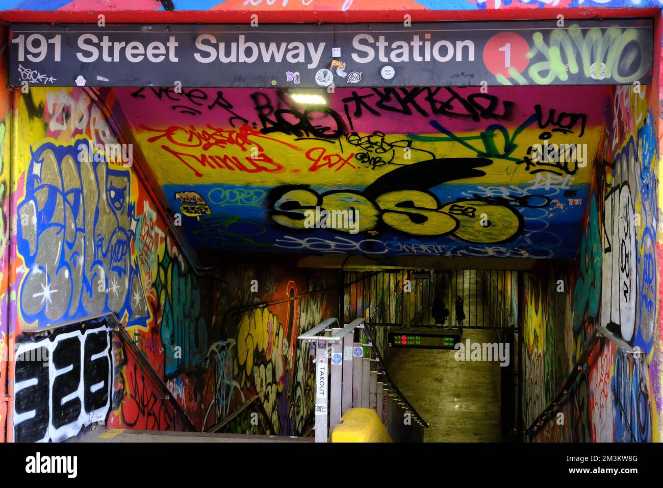 L'entrata della 191 Street Subway Station Tunnel per la linea 1 a Washington Heights.Manhattan.New York City.USA Foto Stock