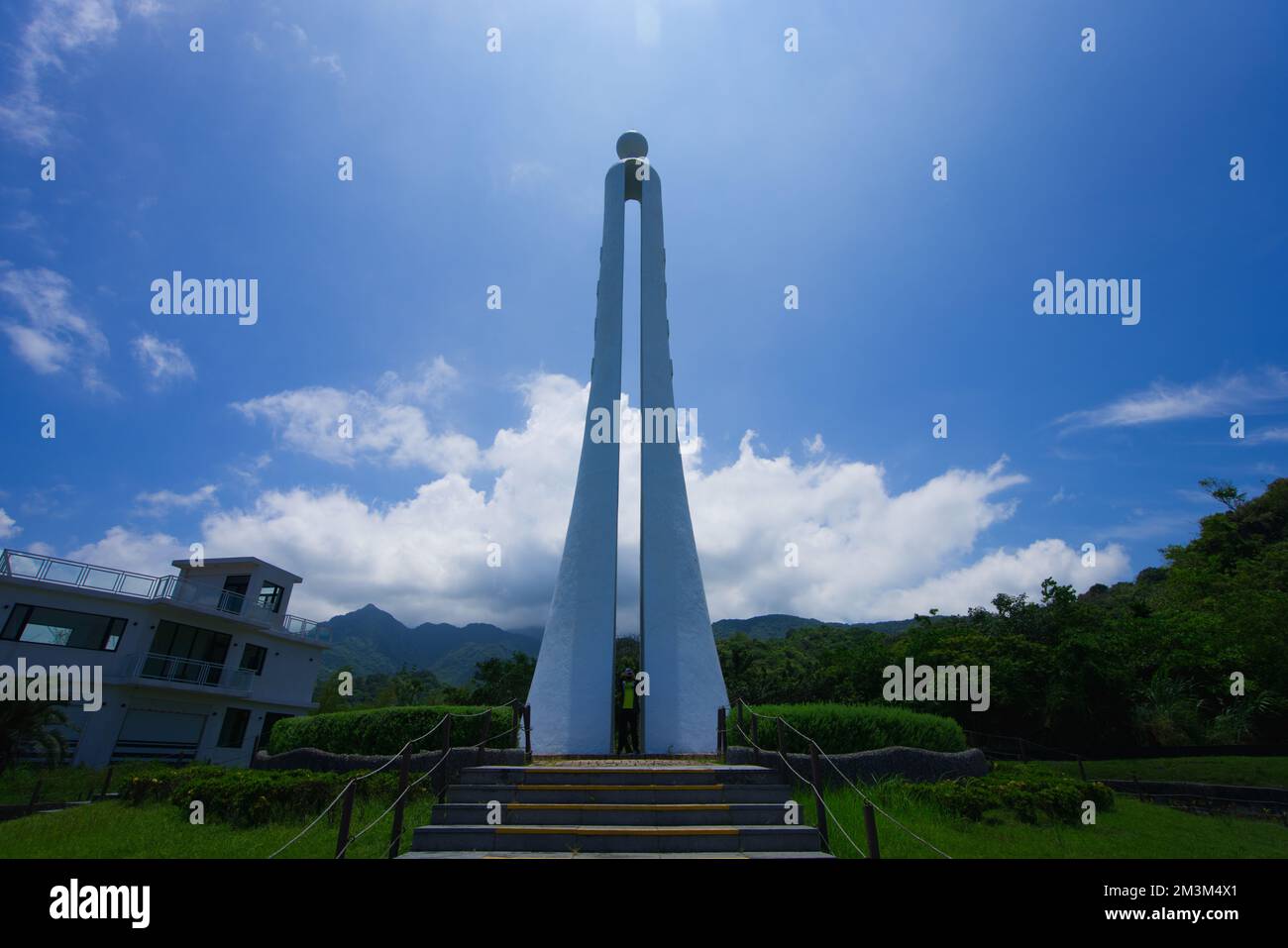 Jingpu Tropic of Cancer Monument. Nel punto più lontano dall'equatore dell'emisfero settentrionale. potete sperimentare il sole che splende direttamente Foto Stock
