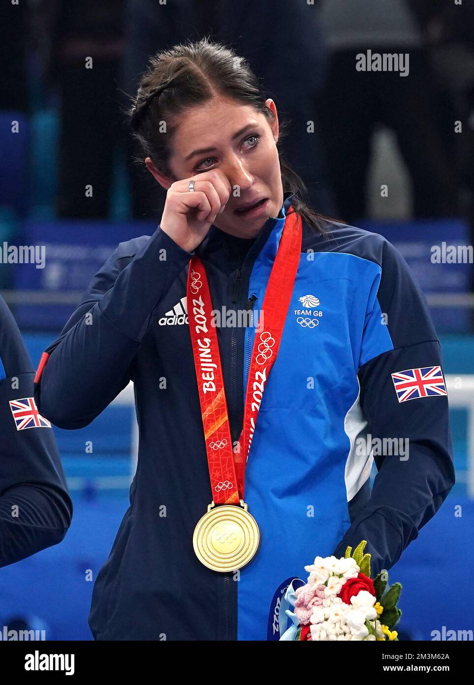 Foto del file datata 20-02-2022 di Eve Muirhead della Gran Bretagna con la sua medaglia d'oro dopo la vittoria nel gioco di medaglia d'oro di Curling delle Donne. Eve Muirhead ha spellato la Gran Bretagna a curling oro alle Olimpiadi invernali di Pechino nel mese di febbraio, è stata la fine di un lungo viaggio. Da quando è diventato il più giovane salto per vincere un titolo del mondo curling nel 2013, Muirhead aveva subito una serie di delusioni, con solo un bronzo 2014 da mostrare per le sue tre precedenti apparizioni olimpiche. Data di emissione: Venerdì 16 dicembre 2022. Foto Stock