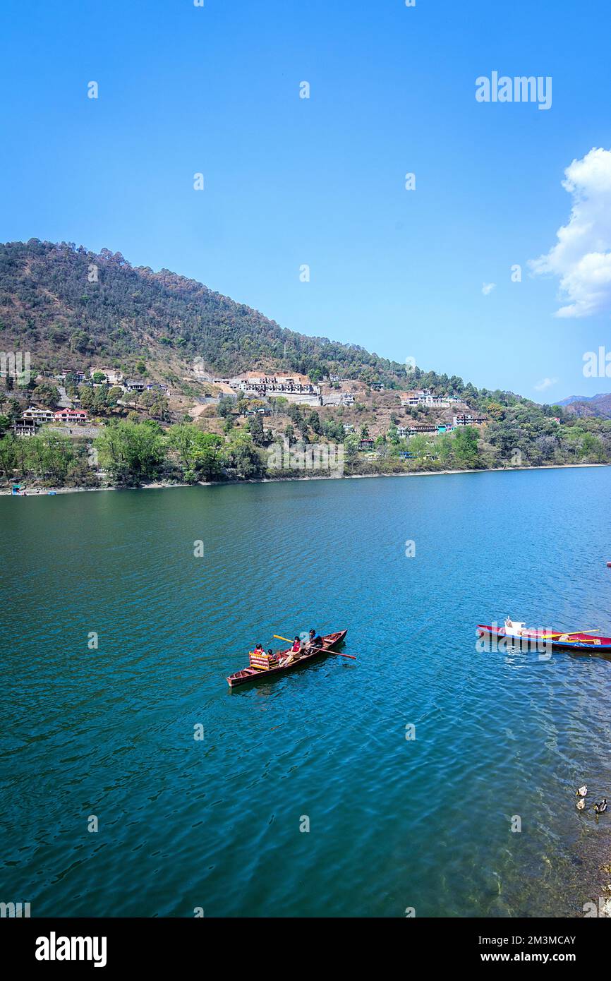 Naukuchiatal, lago di nove angoli, collina stazione, Nainital, Kumaon, Uttarakhand, India Foto Stock