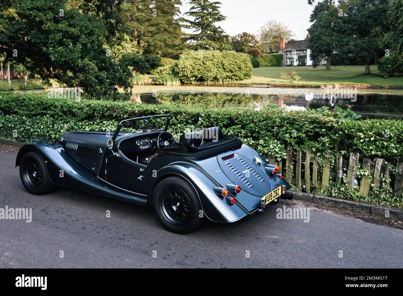 Morgan Plus 4 Works Edition - Vista posteriore a tre quarti Foto Stock