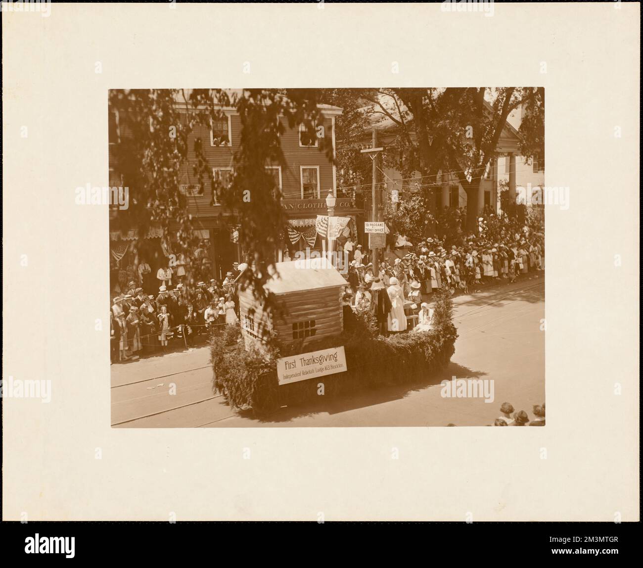 Plymouth Tercentenario Celebration, parata, Presidente Day, 1 agosto 1921, Galleggia da Independent Rebekah Lodge 163, Brockton, che rappresenta il primo giorno del Ringraziamento, anniversari, sfilate e processioni. Fotografie del centenario di Plymouth Foto Stock