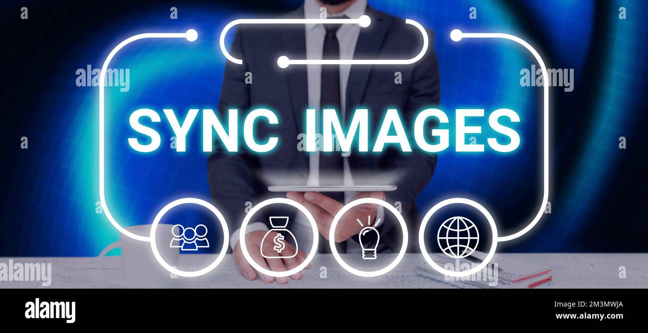 Visualizzazione concettuale Sincronizza immagini. Parola scritta su come rendere le foto identiche in tutti i dispositivi accessibili ovunque Foto Stock