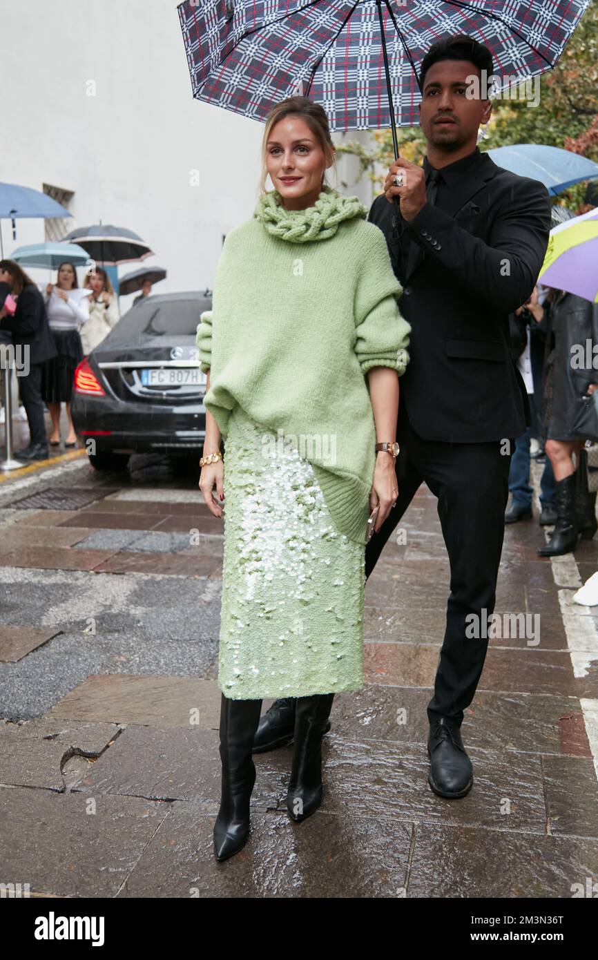 MILANO, ITALIA - 24 SETTEMBRE 2022: Olivia Palermo prima della sfilata Ermanno Scervino, Milano Fashion Week Street Style Foto Stock