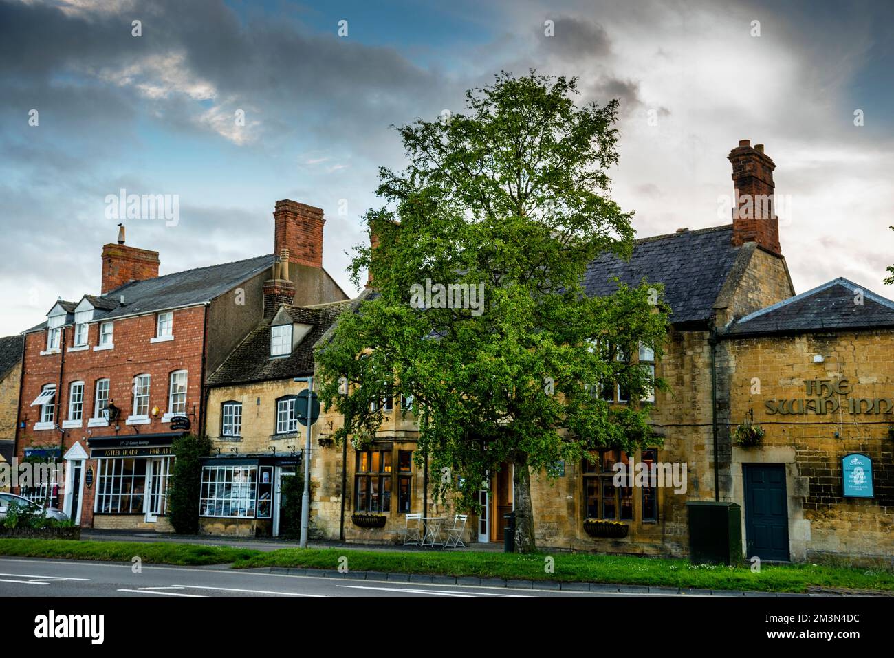 Georgian inn nella città di Moreton-in-Marsh, nel Cotswold Market, in Inghilterra. Foto Stock