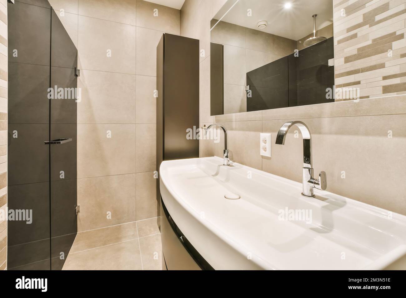 bagno con muretto dietro sanitari