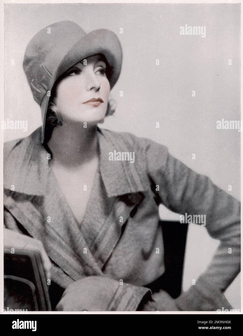 Ritratto di Greta Garbo (1905 - 1990). Greta Garbo è nata a Stoccolma ed è stata 'invased' mentre studiava alla scuola drammatica del Teatro reale dal direttore svedese Mauritz Stiller. Il suo primo film di Hollywood fu 'The Temptress' 1926. Tra gli altri successi si annoverano la "Regina Christie" (1930), la "Anna Karenin" (1935) e la "Ninotchka" (1939). Si è ritirata dai film nel 1941, dopo aver ricevuto recensioni negative per "Two-Faced Woman". Trascorse il resto della sua vita vivendo come reclusa a New York. Data: 1931 Foto Stock