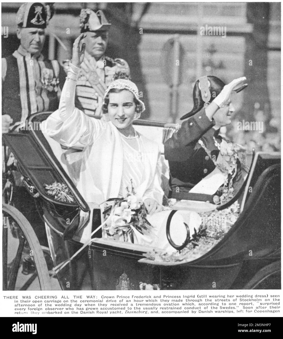 Principe ereditario e principessa Federico di Danimarca, raffigurati in carrozza dopo il matrimonio a Stoccolma nel maggio 1935. La principessa Federico era in precedenza Principessa Ingrid di Svezia, figlia del re Gustavo Adolfo e della principessa Margherita di Connaught. Data: 1935 Foto Stock