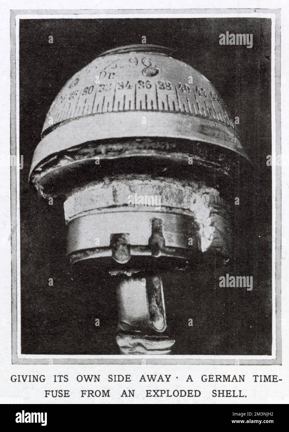 Fotografia che mostra un fusibile a tempo da un guscio-scrapnel tedesco che scoppiò sulle linee britanniche. Data: 1915 Foto Stock