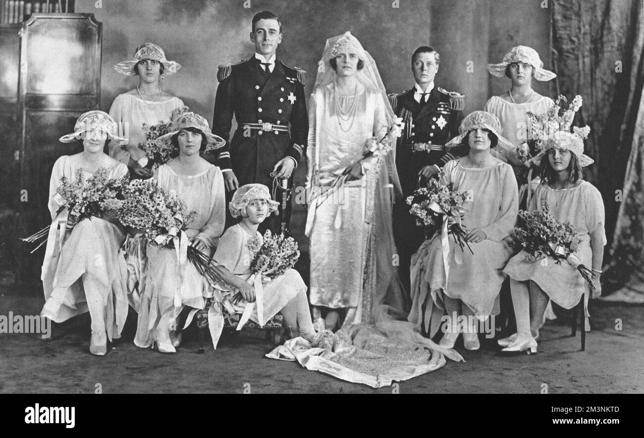 Matrimonio di Lord Louis Mountbatten e Miss Edwina Ashley -- fotografia di gruppo, con il Principe di Galles (il futuro Edoardo VIII) come miglior uomo, e sette bridesmaids. Si sposarono alla St Margarets Church, Westminster, Londra. Data: 18 luglio 1922 Foto Stock