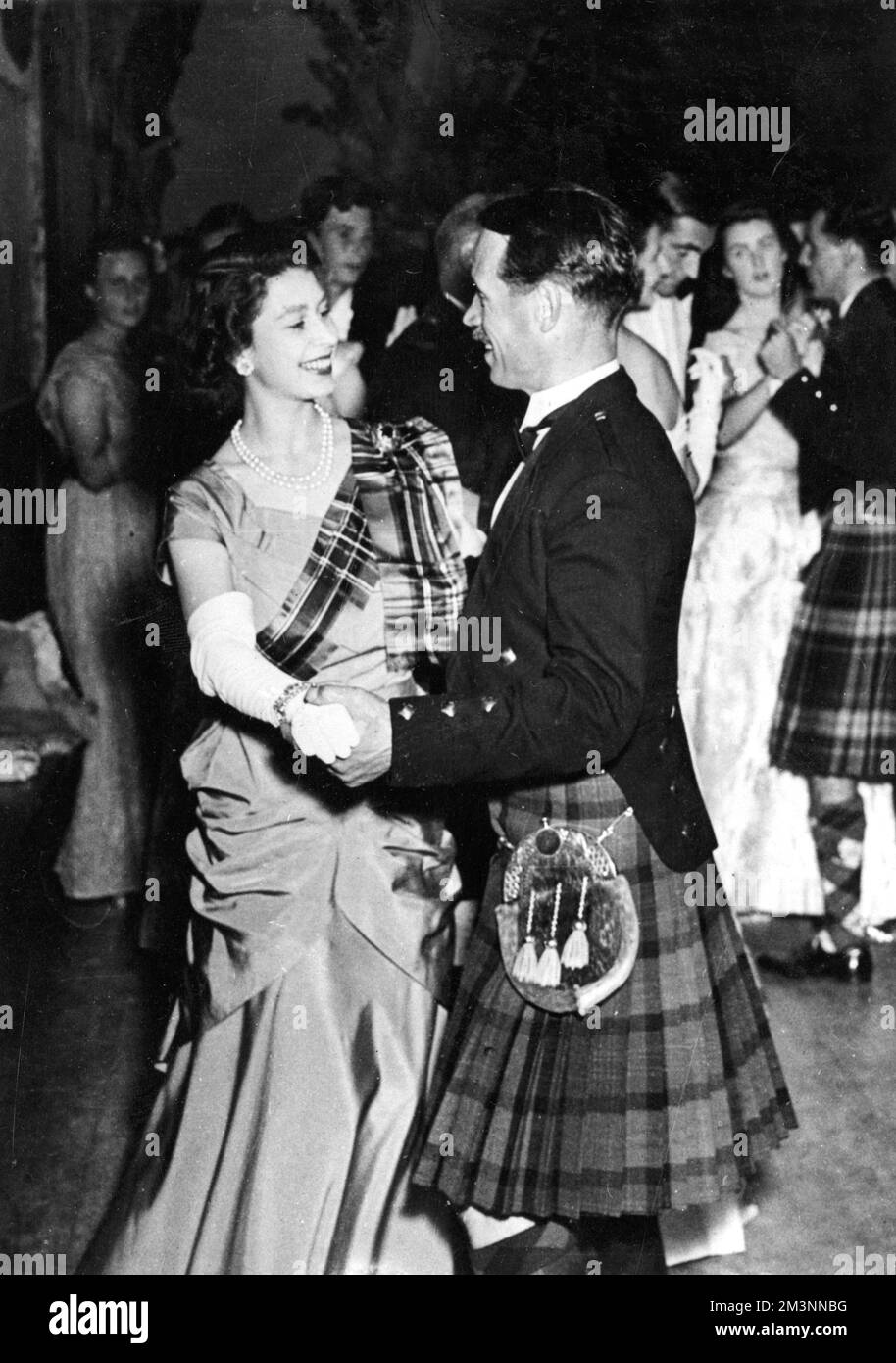 Principessa Elisabetta danzante al Boyne Ball, 1949 Foto Stock