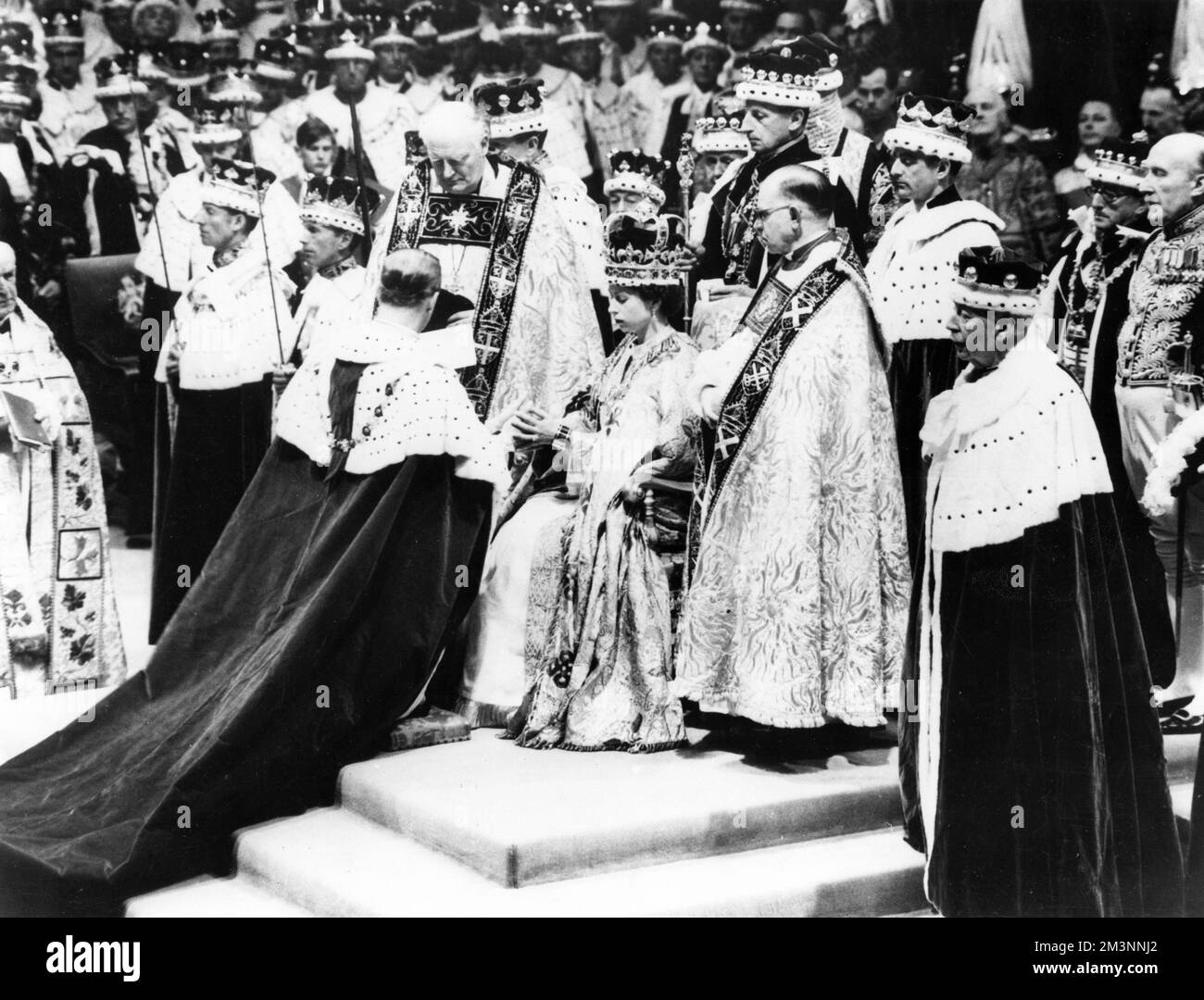 Incoronazione della Regina Elisabetta II il 2 giugno 1953 nell'Abbazia di Westminster, in cui il Duca di Edimburgo rende omaggio. Data: 1953 Foto Stock
