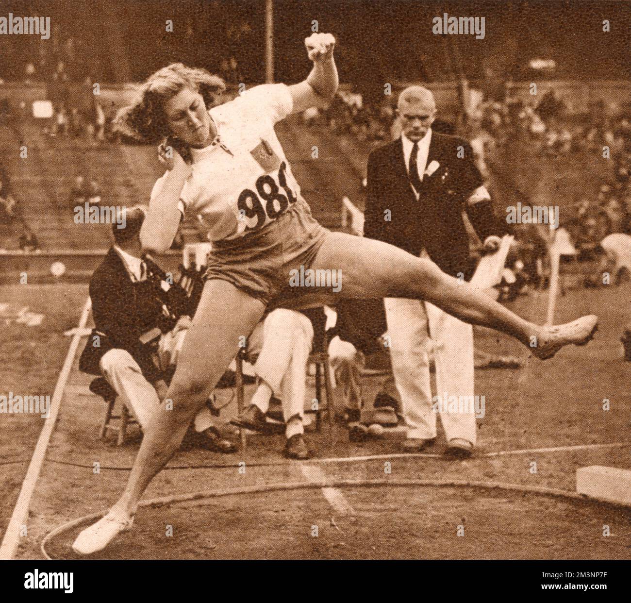 A. E. Panhorst-Niesink Putting-the-shot, Olimpiadi del 1948 Foto Stock A. E. Panhorst-Niesink Putting-the-shot, Olimpiadi del 1948 Foto Stock