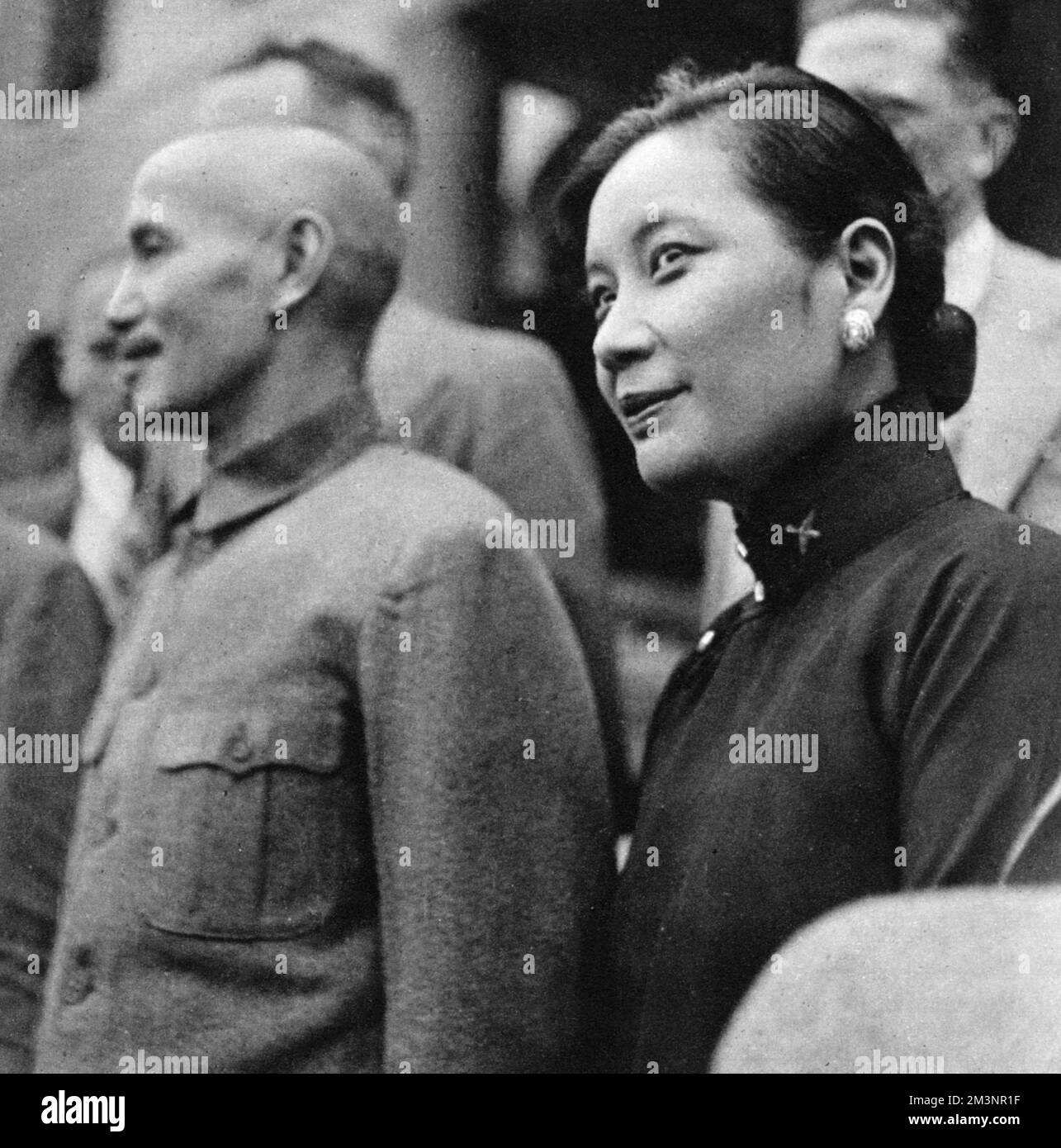 Madame Chiang Kai-Shek (noto anche come Soong May-ling o Soong Mei-ling) (1898-2003), nella foto con il marito generale Chiang Kai-Shek a Chungking, Cina. Data: 1941 Foto Stock