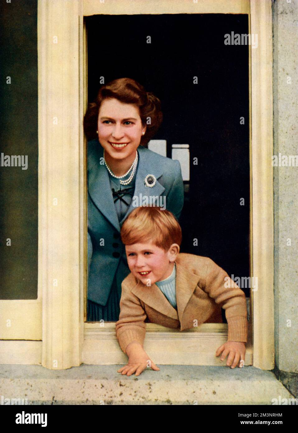 Regina Elisabetta II e Principe Carlo, Principe di Galles, erede apparso al trono. Data: 1949 Foto Stock