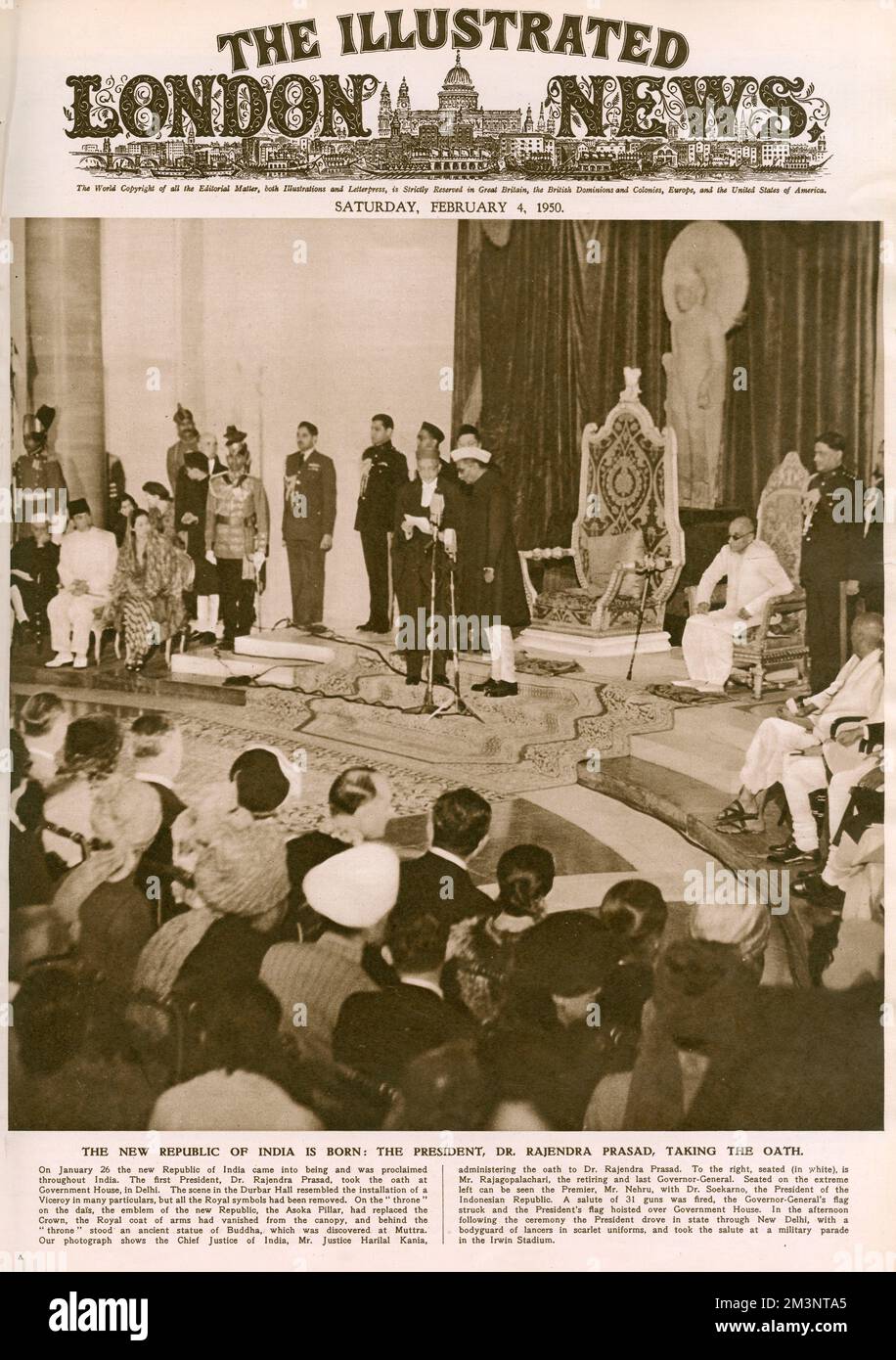 La nuova repubblica dell'India è nato-presidente Dottor Rajendra Prasad, prendendo il giuramento alla Camera di governo a Delhi. La scena nella Durbar Hall assomigliava all'installazione di un viceré, ma tutti i simboli reali erano stati rimossi. Data: 1950 Foto Stock