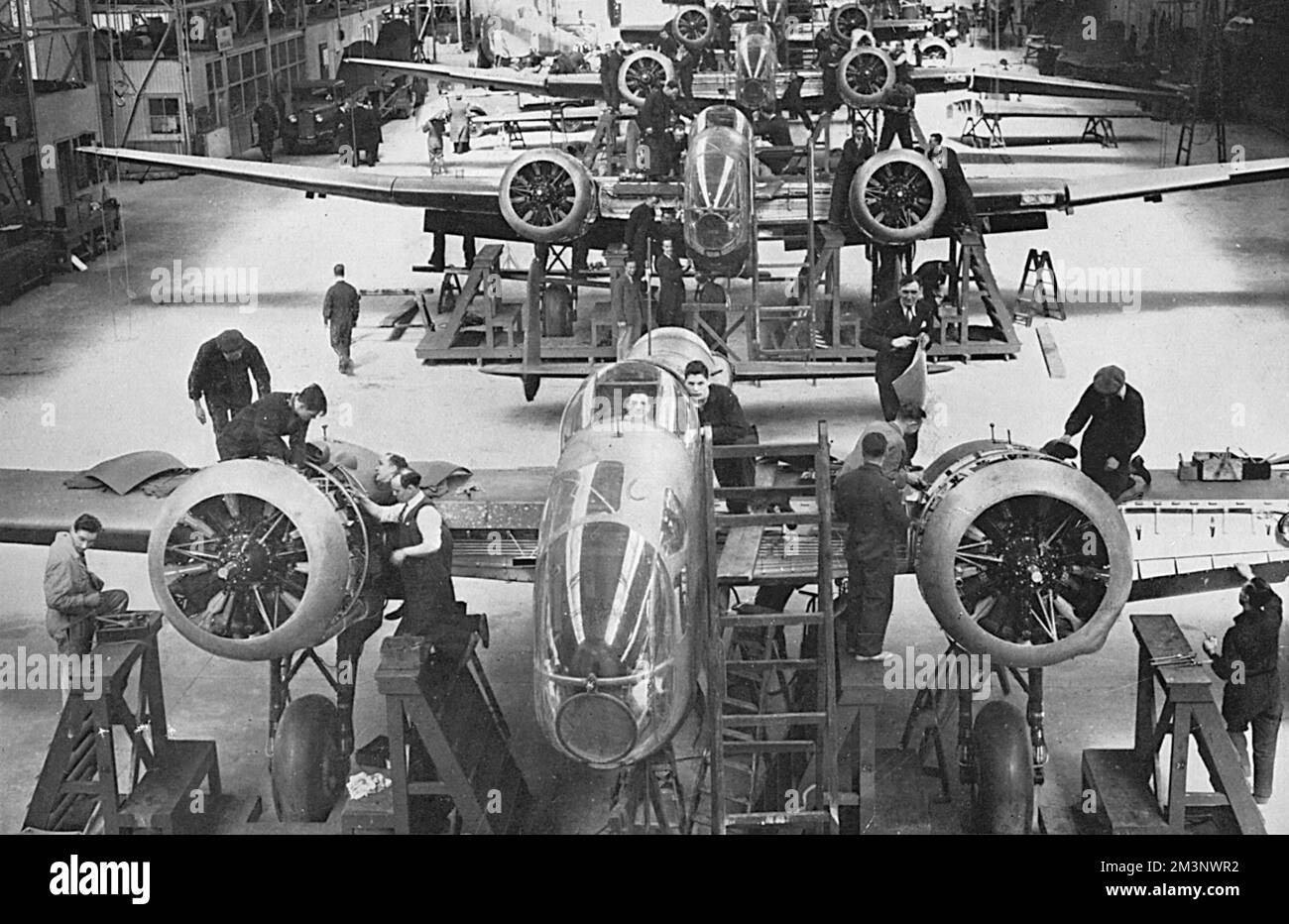 I bombardieri Hampden hanno fatto progressi nella linea di produzione in una fabbrica britannica di aerei nel novembre 1939. Data: 1939 Foto Stock