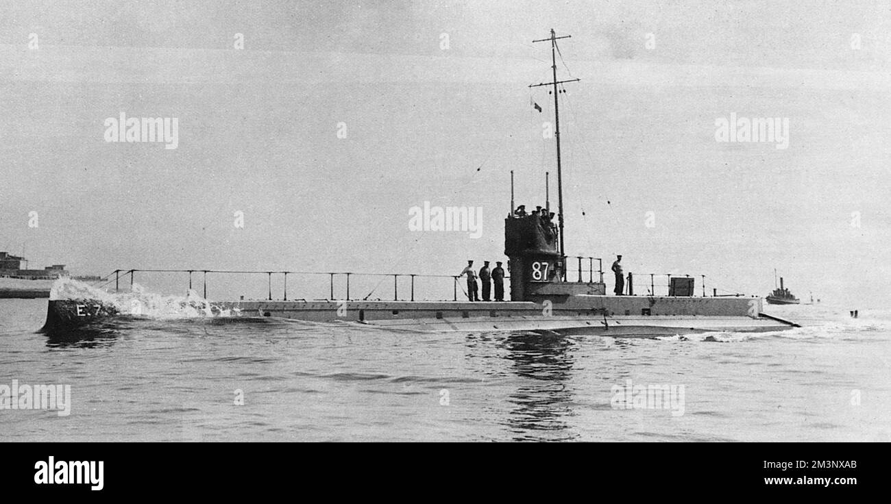 Un sottomarino della Royal Navy classe e stabilito nel 1912. Gli anni 'E7 hanno partecipato alla campagna di Dardanelli, affondando tredici navi. Dopo essere rimasto impigliato nelle reti anti-sottomarine turche, il E7 è stato abbandonato e scutled. Data: 1914 Foto Stock