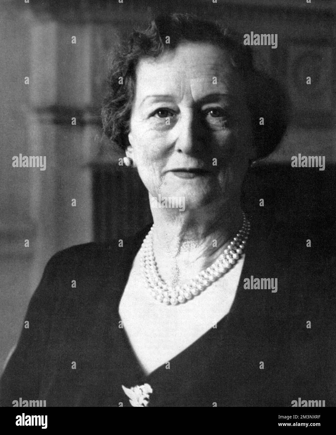 Ritratto della Dowager Lady Howard de Walden, ex Margherita van Raalte prima del suo matrimonio, fondatore e presidente della palla della Regina Charlotte, il momento culminante della stagione debutante. Ha ravvivato la palla della regina Charlotte nel 1925. Data: 1959 Foto Stock