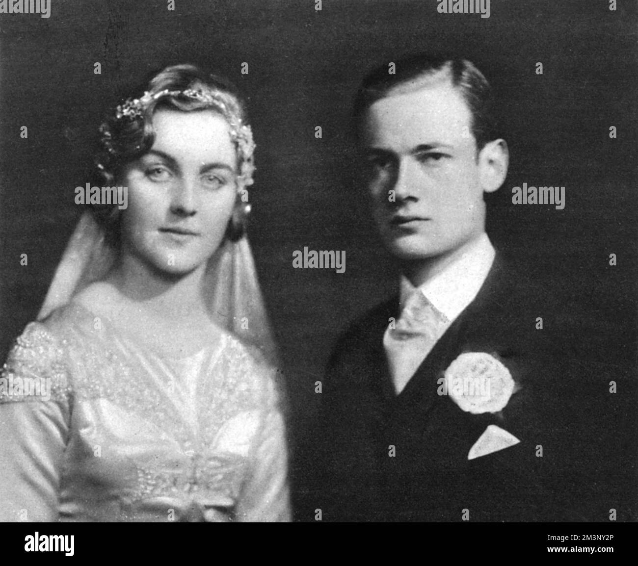 Il matrimonio di Bryan Guinness con l'on. Diana Mitford (1910 - 2003), successivamente Lady Mosley nel gennaio 1929. Il matrimonio si è svolto a St. Margaret's, Westminster. Data: 1929 Foto Stock