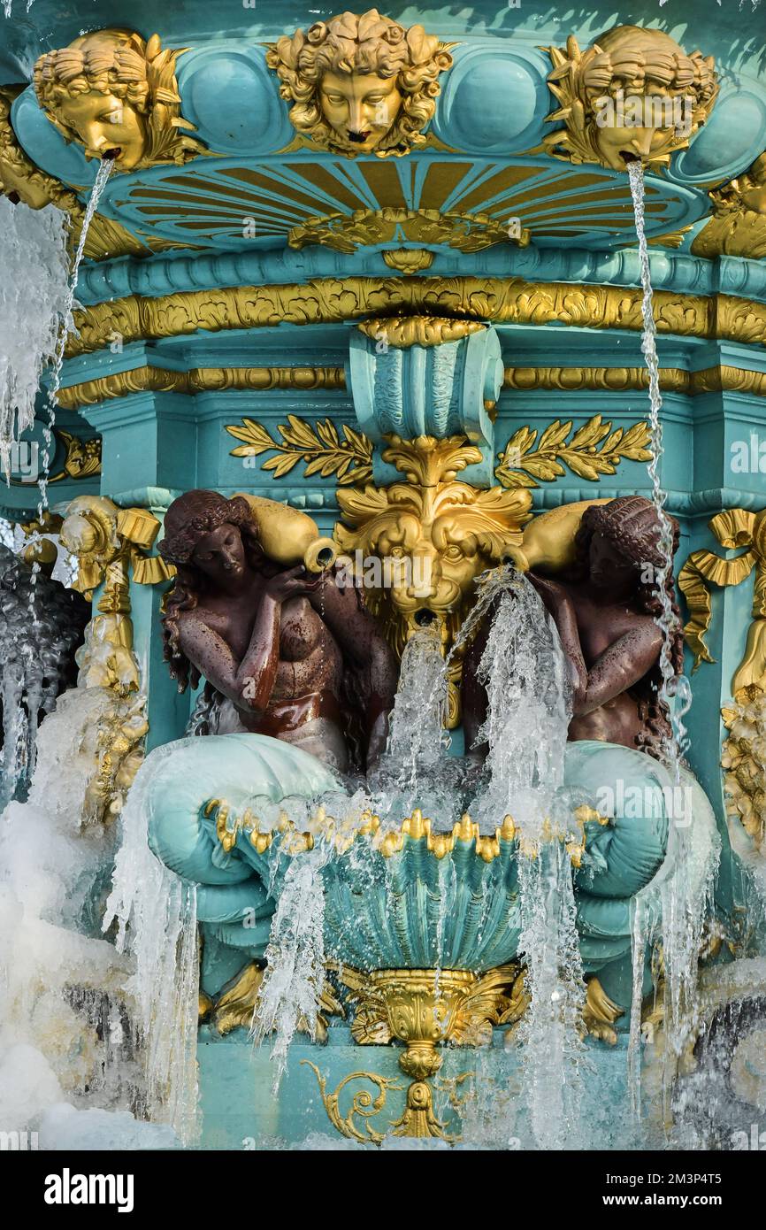 Edimburgo Scozia, Regno Unito 16 dicembre 2022. WEATHER;UK, Ross Fountain in Princes Street Garden coperto di ghiaccio dopo diversi giorni di congelamento conditions.Credit sst/alamy live news Foto Stock