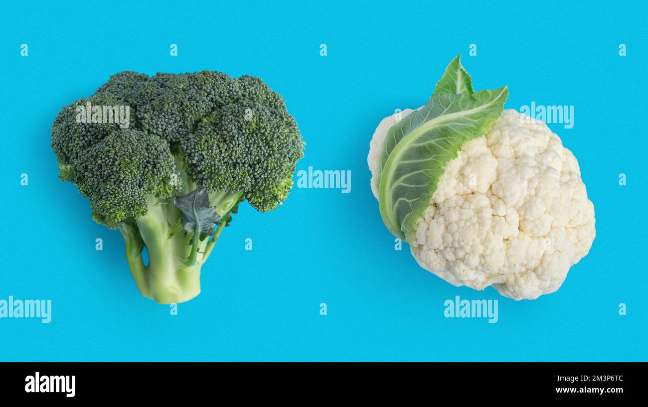 Pattern con broccoli su sfondo blu Foto Stock