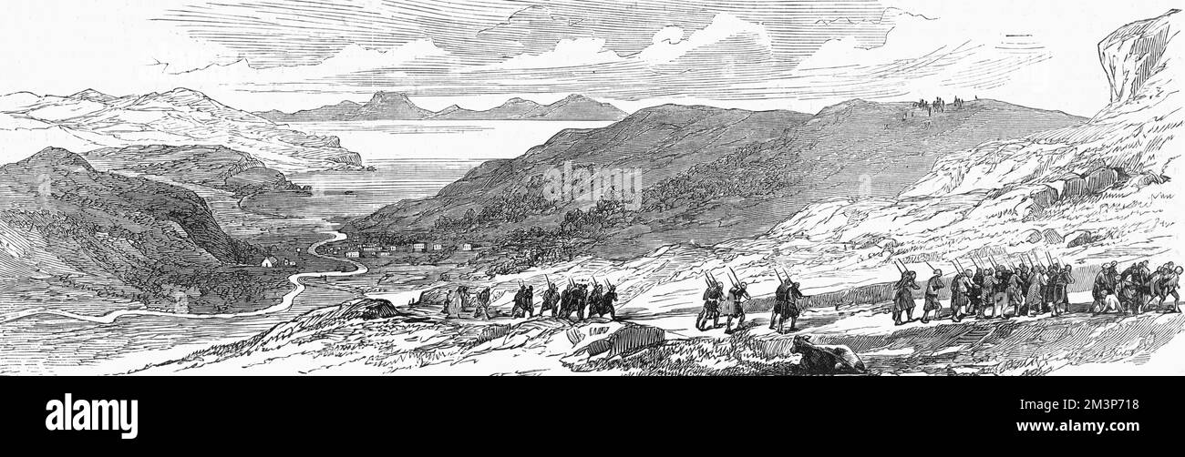 I Royal Marines marciano attraverso l'isola di Skye essendo arrivati con un gunboat per impedire qualsiasi atto violento che era stato minacciato dai crofters locali con i rancori della terra. Data: 1884 Foto Stock