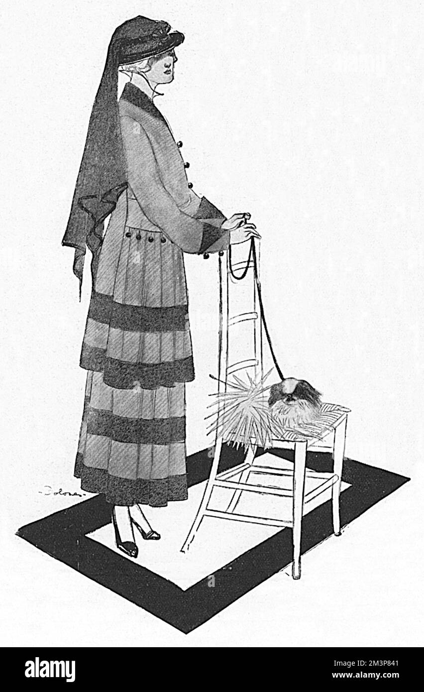 Un vestito di lutto per una vedova della prima guerra mondiale. "Per la vedova che preferisce il cappotto e la gonna c'è un cordoncino nero di Aberdare." Data: 1915 Foto Stock