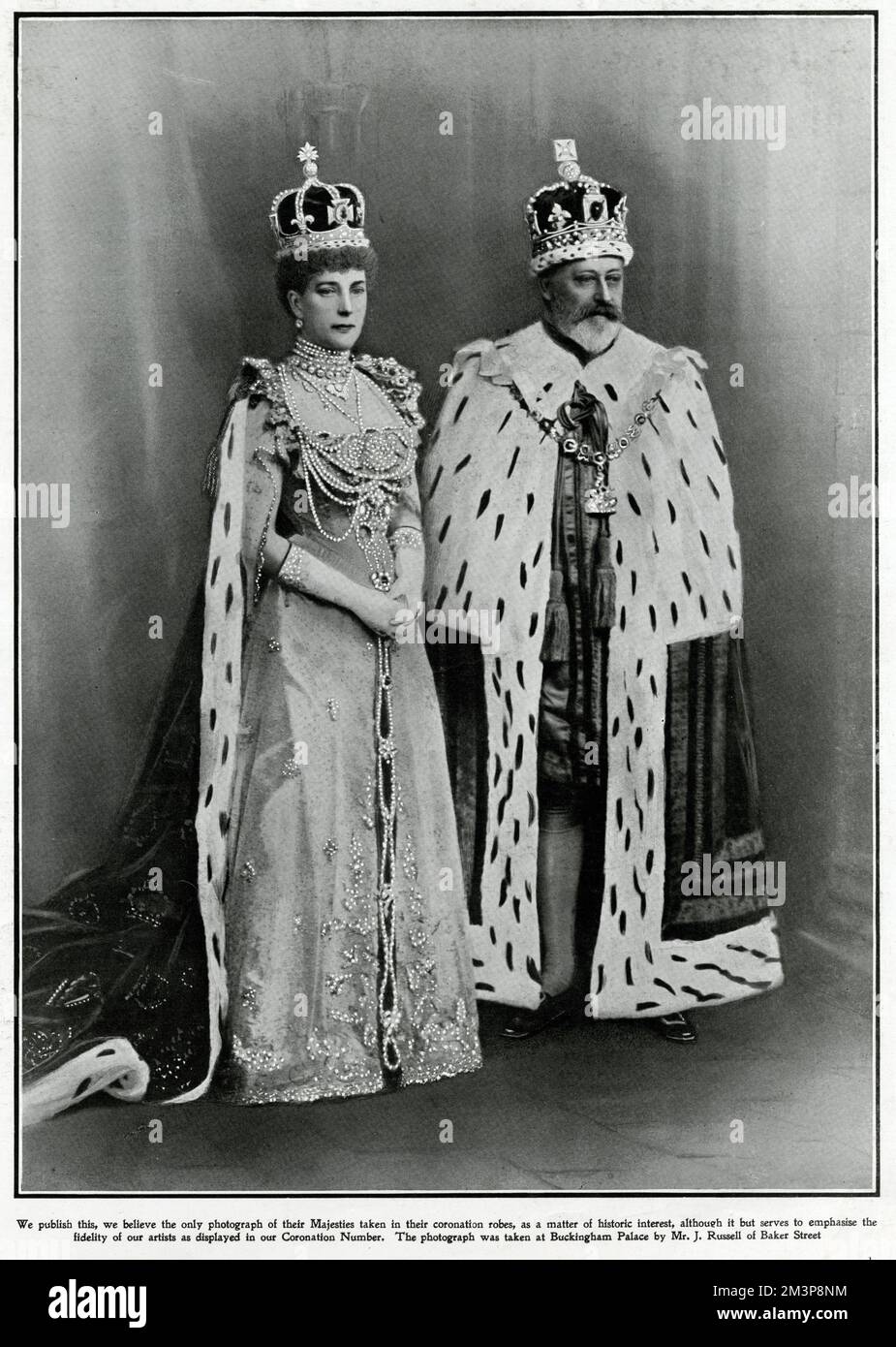 Edoardo VII (1841 - 1910) e Alexandra, consorte (1844 1925), dominatore britannico, indossando le loro vesti di incoronazione. Agosto 1902 Foto Stock