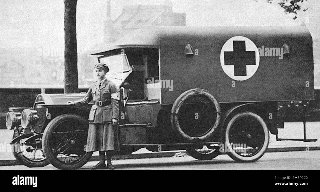 La signorina Donnett Paynter con la sua autoambulanza data da suo padre, il comandante Hugh H. Paynter, R.N. per l'uso al convoglio FANY. La madre di Miss Paynter fondò, e per un anno, si è recata al Royal Flying Corps Hospital for Officers. Data: 1917 Foto Stock