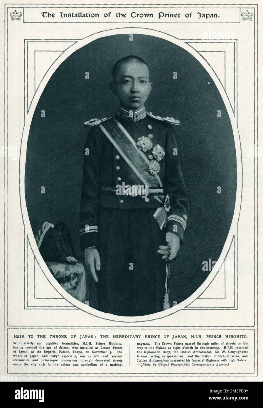 Principe del Giappone S.I.H Principe Hirohito (1901 - 1989), 124th Imperatore del Giappone secondo l'ordine tradizionale, regnante dal dicembre 1926, fino alla sua morte nel 1989. La fotografia qui mostrata, che ha raggiunto l'età di quindici anni, fu installata come Principe della Corona del Giappone, presso il Palazzo Imperiale di Tokyo, il 3rd novembre 1916. Data: 1916 Foto Stock